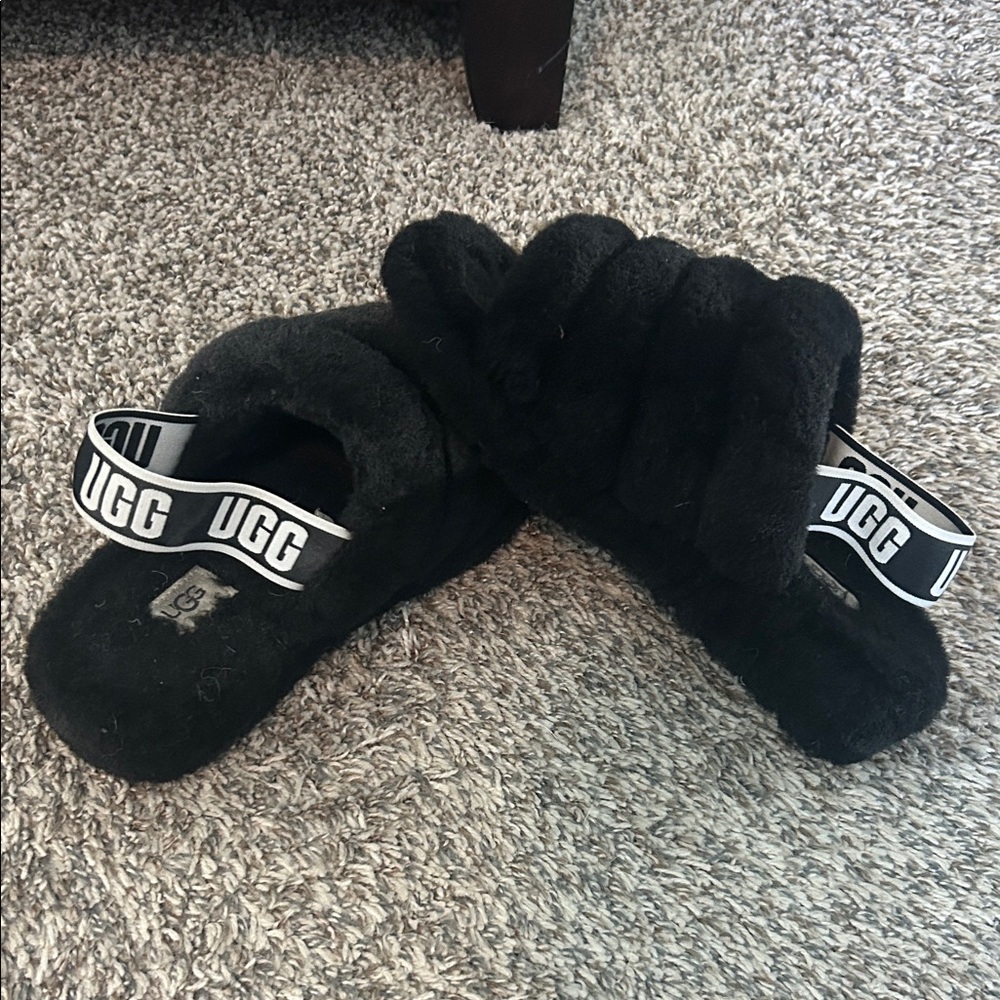 NWOT UGG Black Fluffy Slides with Logo Strap- never worn!